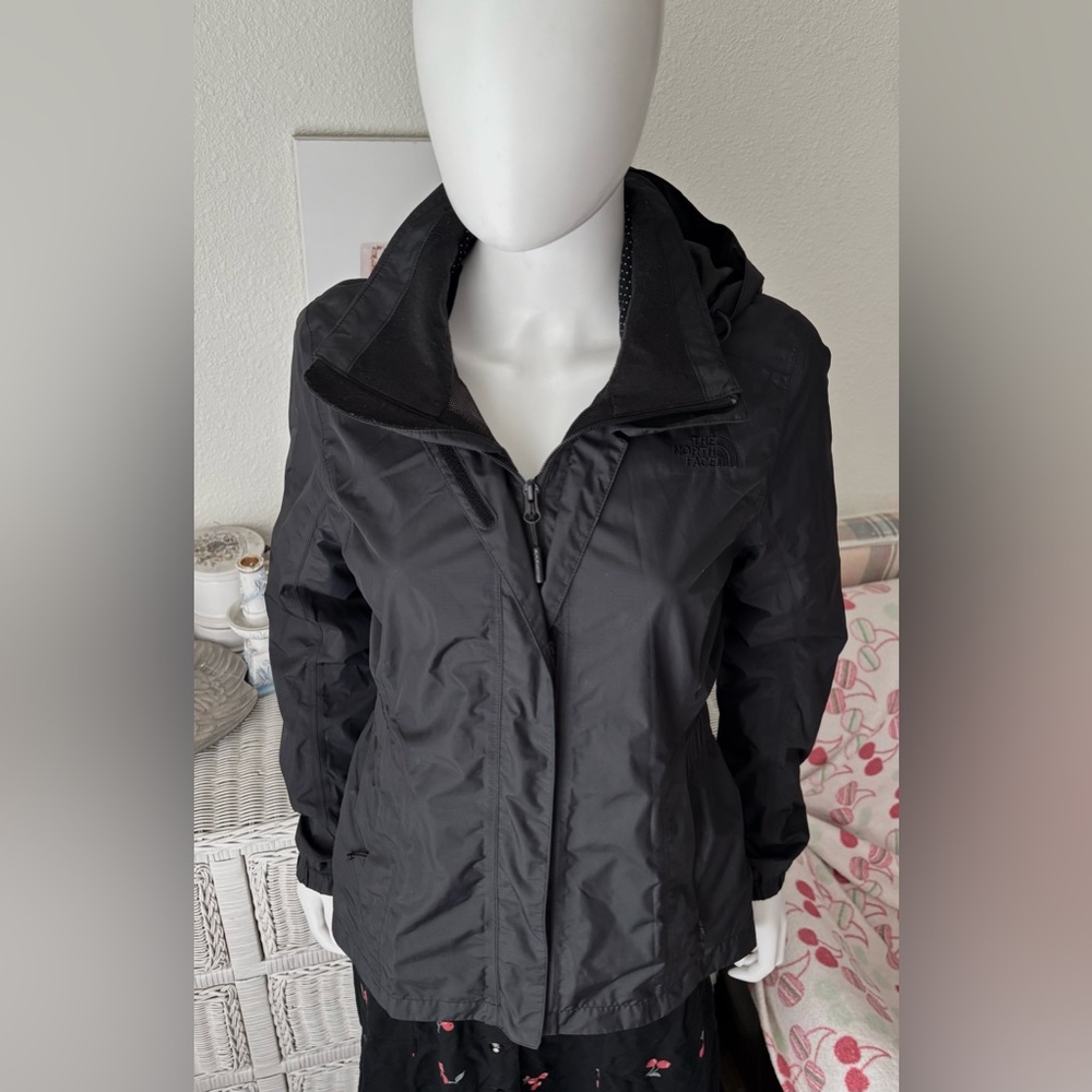 The North Face Hooded Rain Jacket Windbreaker Foldable Collar in Black Size M